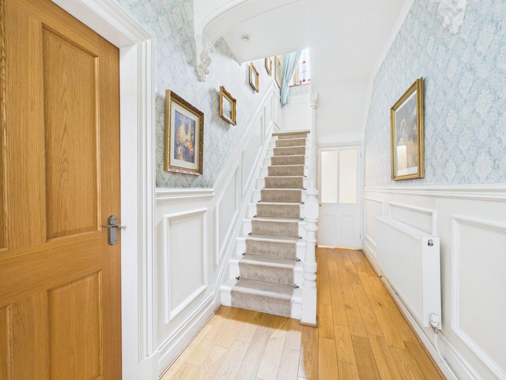 Property photo 2 of 22 Hallway