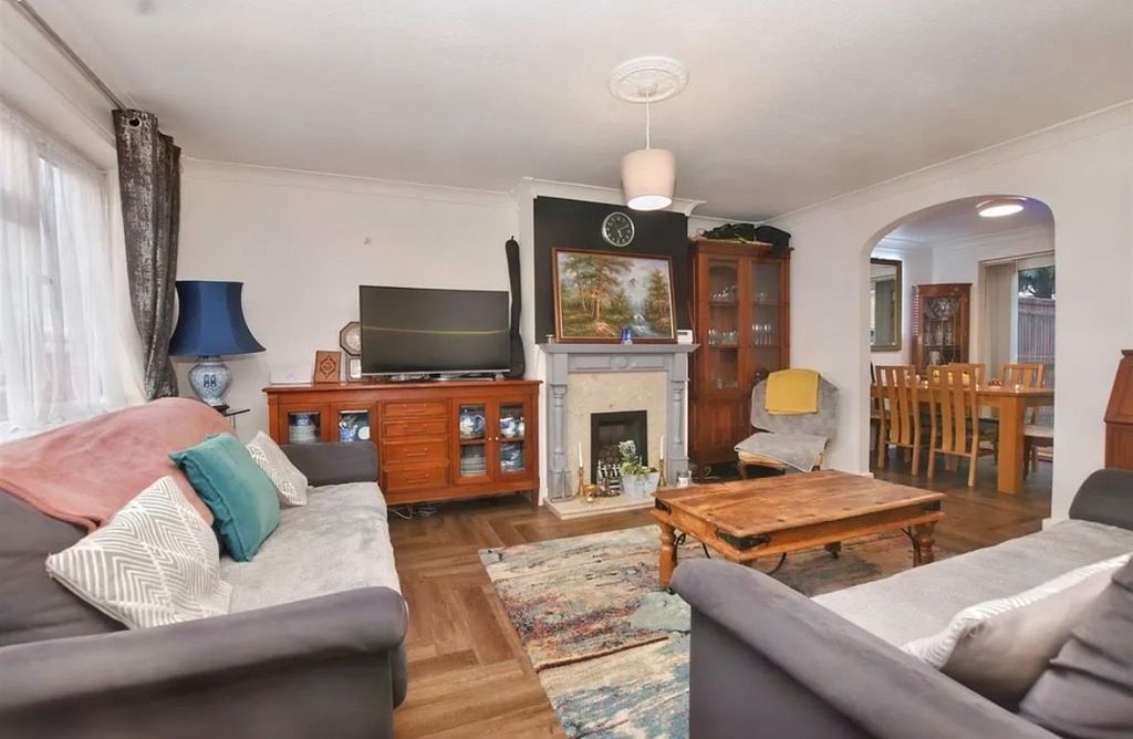 Property photo 2 of 11