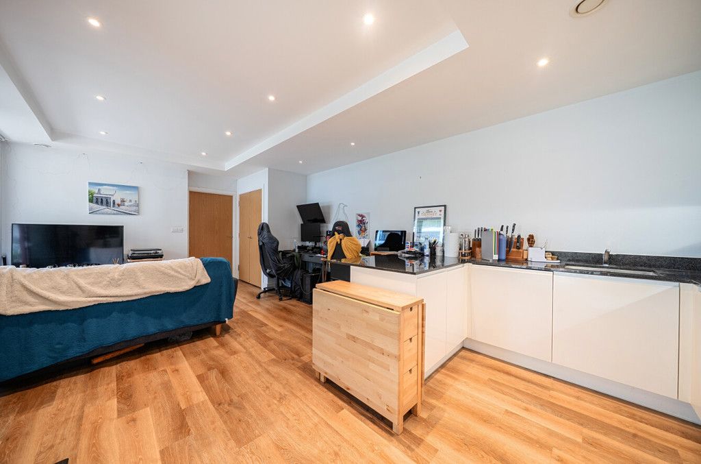 Property photo 3 of 12 1468683-11-6A2009...
