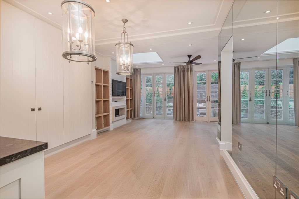 Property photo 1 of 21 13 St Lukes St Din A