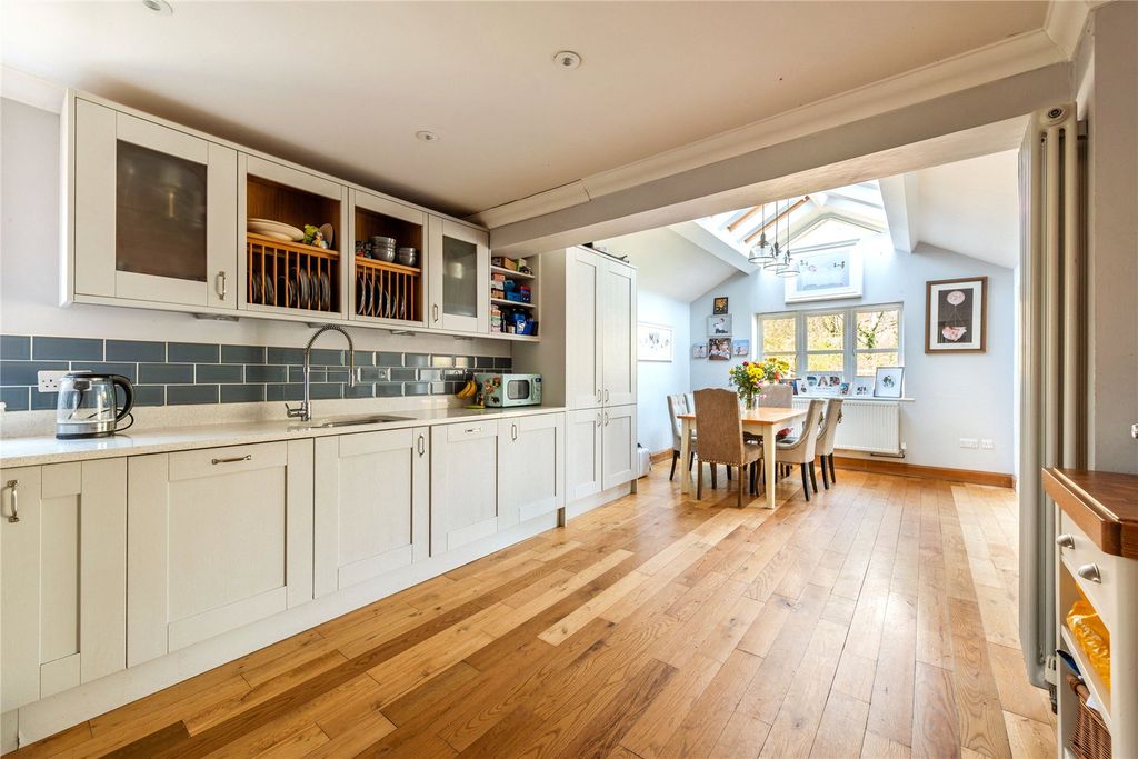 Property photo 2 of 23 Picture No. 14