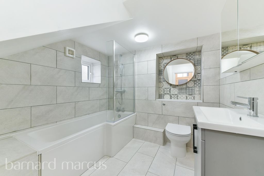 Property photo 2 of 6 Bathroom