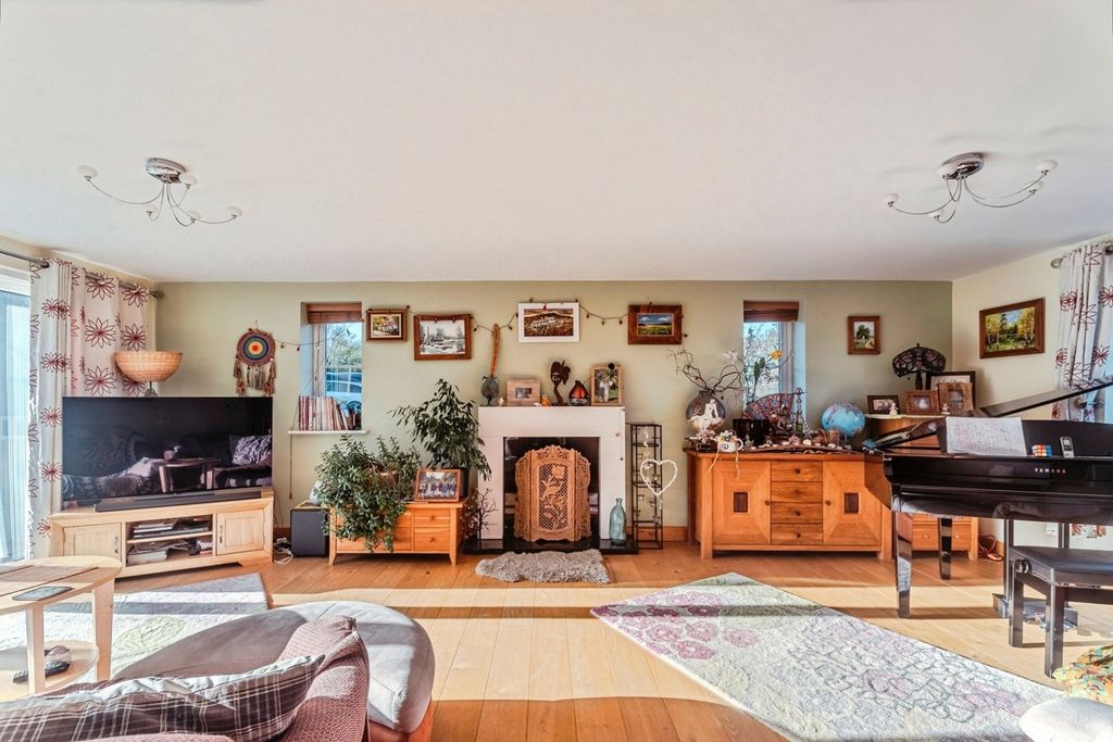 Property photo 3 of 42