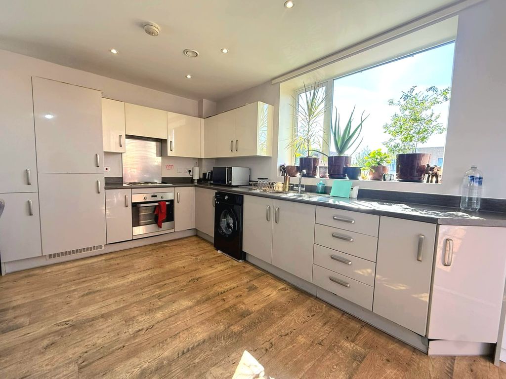 Property photo 3 of 7 6