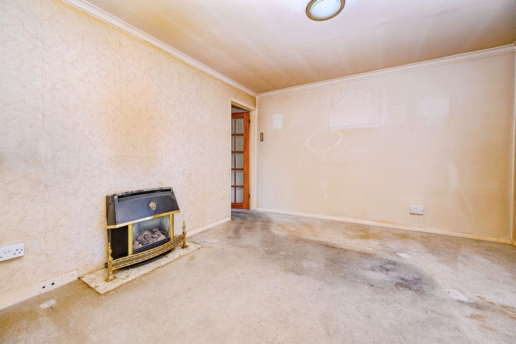 Property photo 2 of 18