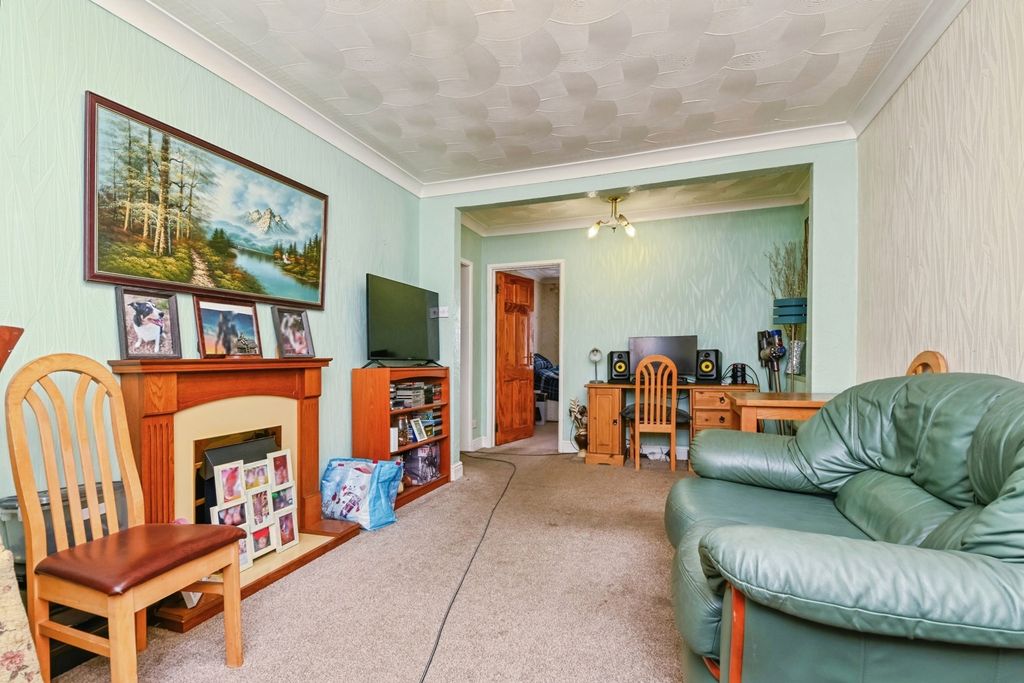 Property photo 3 of 11 Living Room