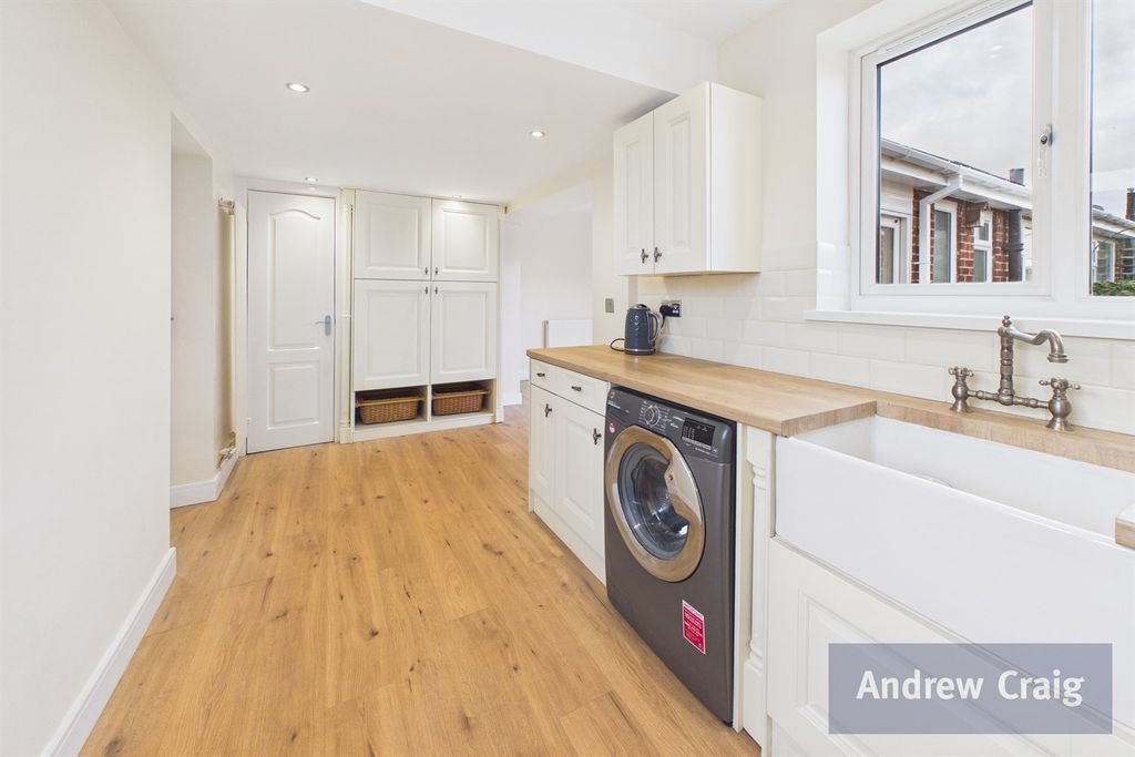 Property photo 3 of 13 Kitchen