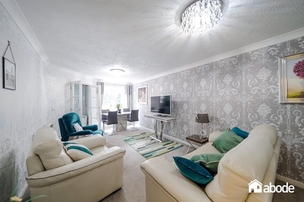 Property photo 2 of 13 67 Hilary Court-8.Jpg