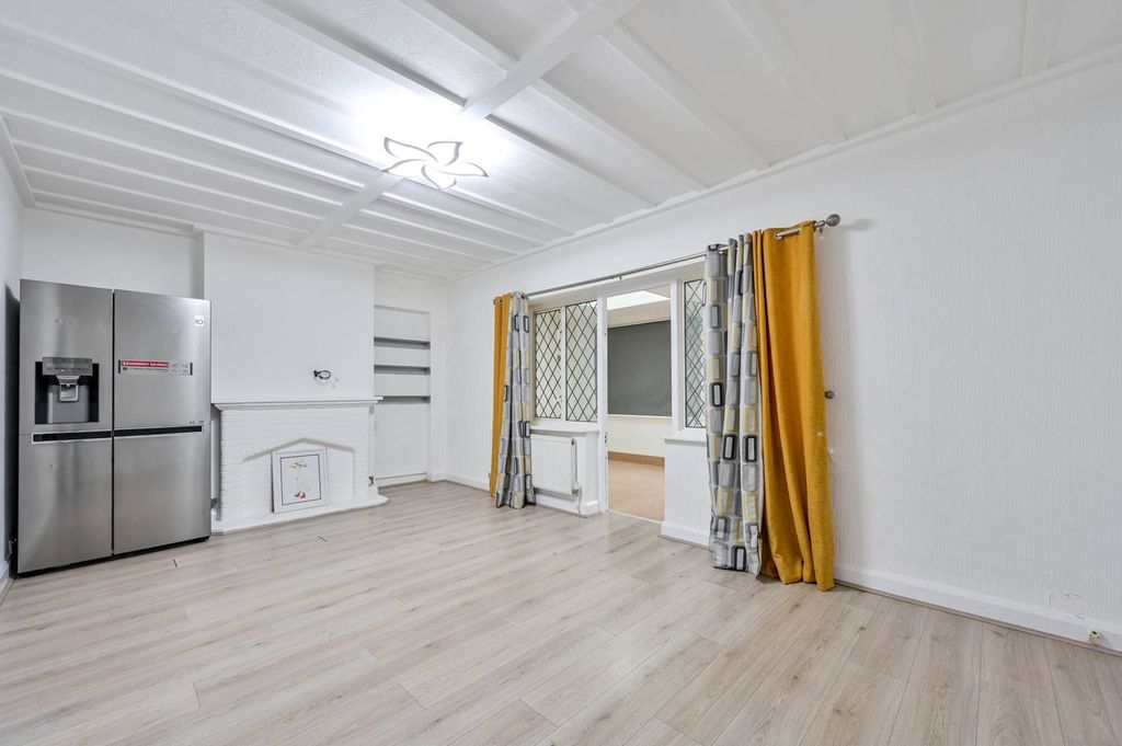 Property photo 2 of 17