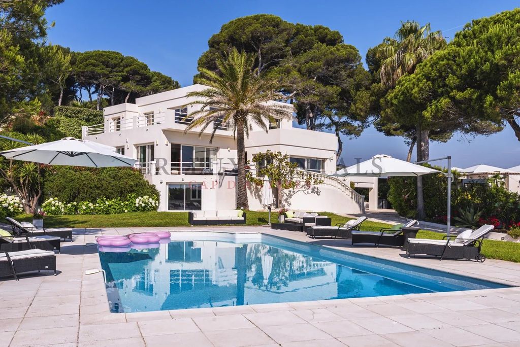 Property photo 1 of 15 Villa On Sale With Sea View In Cap D'antibes