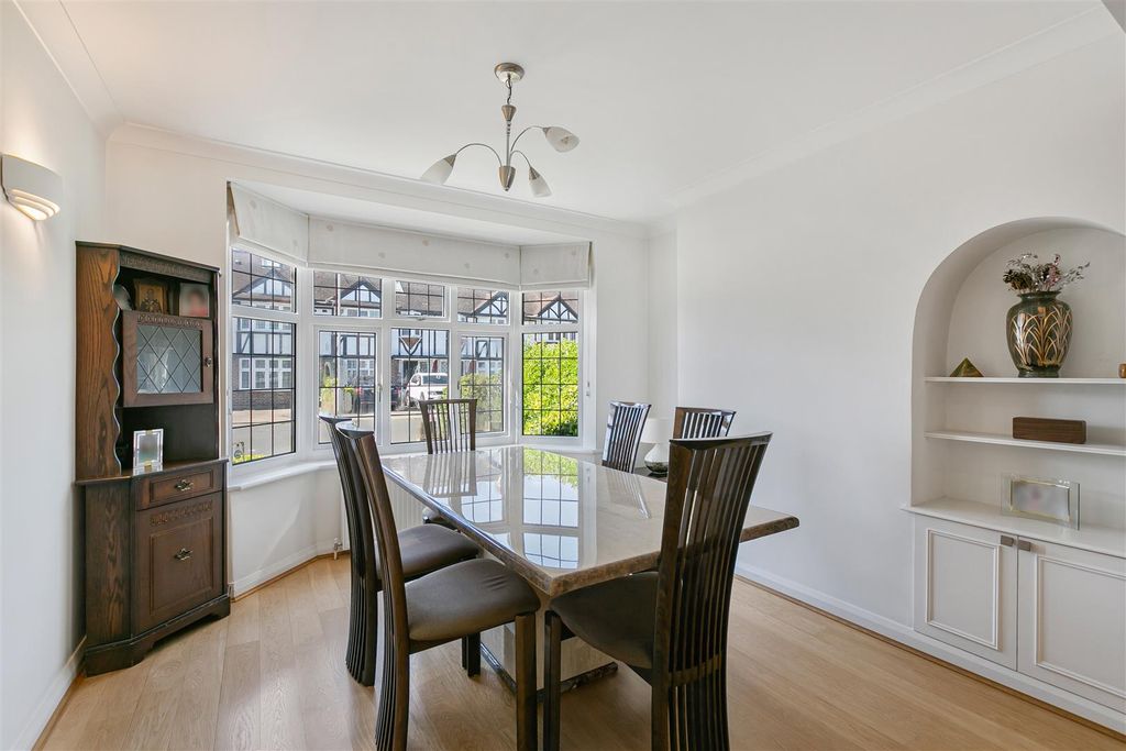 Property photo 2 of 23