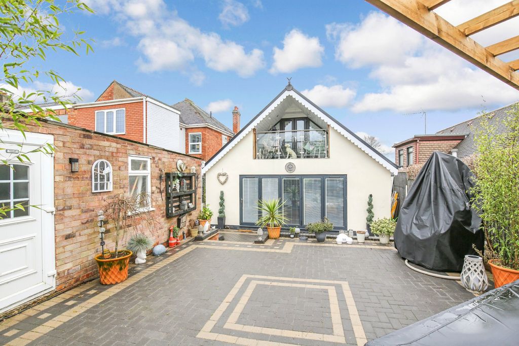 Property photo 3 of 31