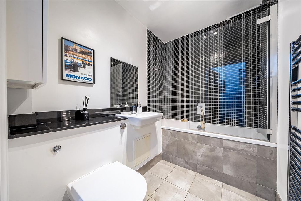 Property photo 3 of 18 1369956-1-68F13199Ecaec-Arw .Jpg