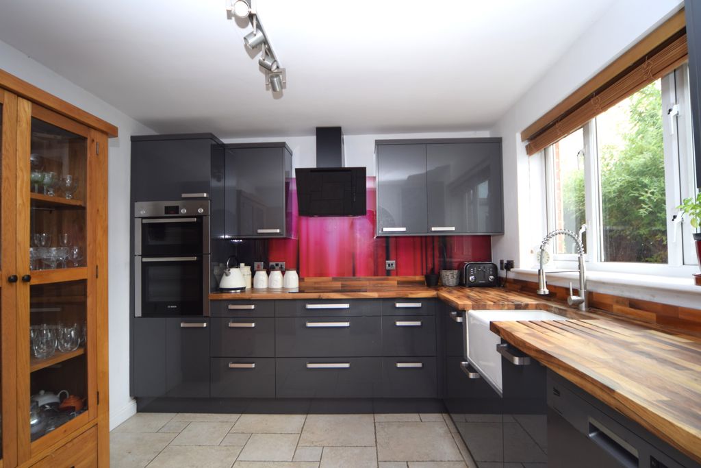 Property photo 2 of 22