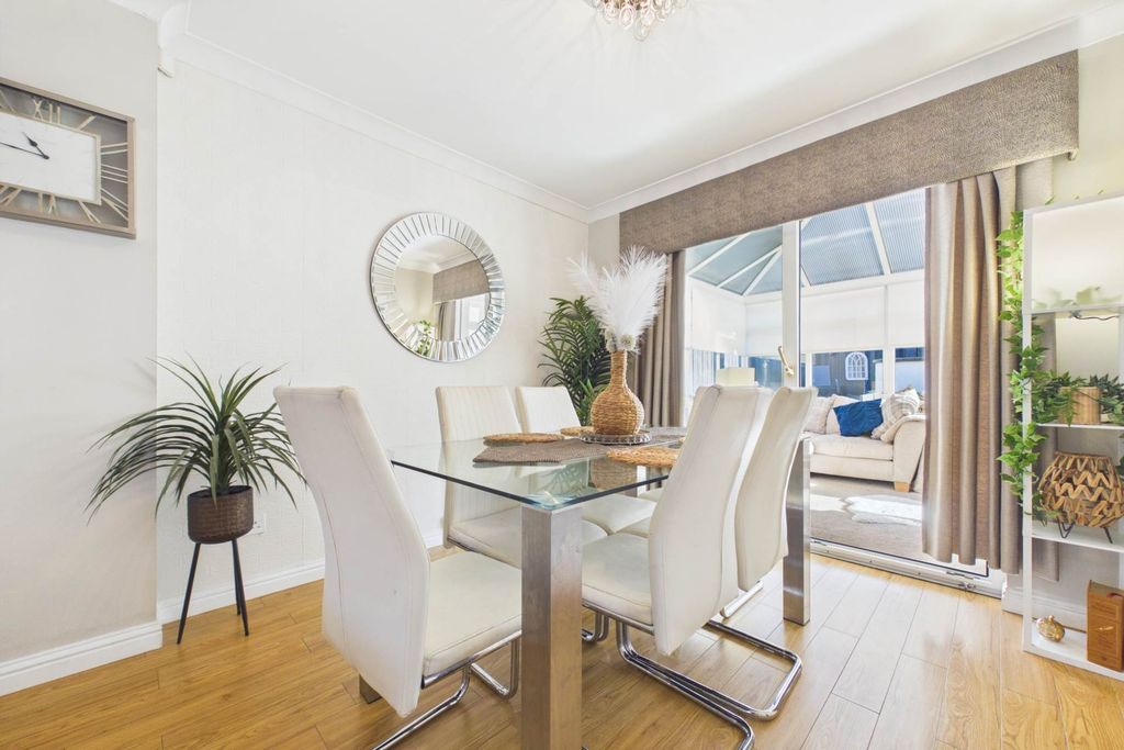 Property photo 3 of 35