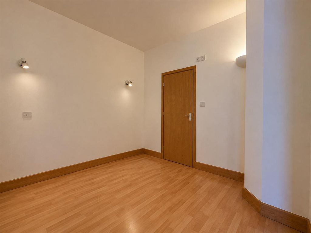 Property photo 3 of 10 Bedroom