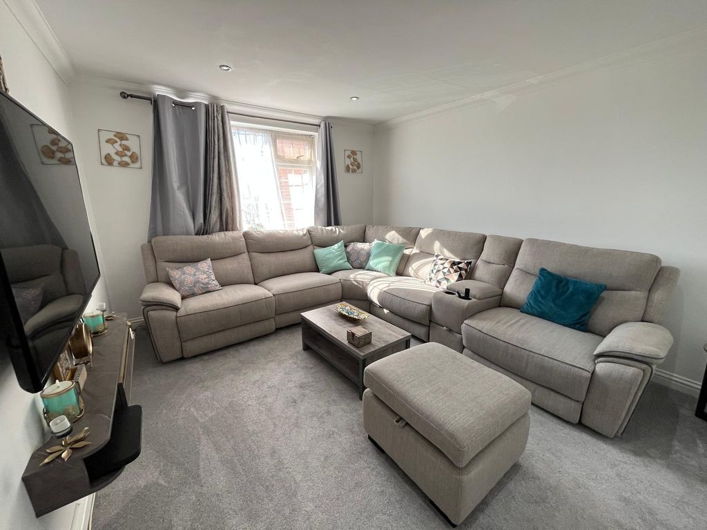 Property photo 2 of 8 Bathroom