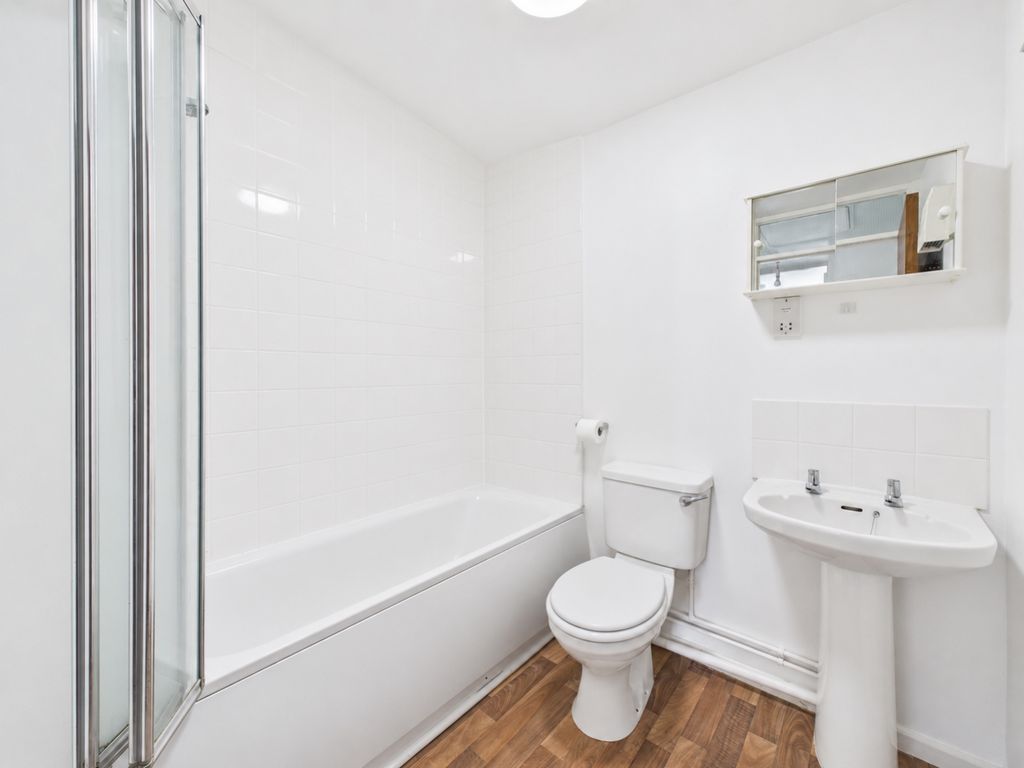 Property photo 2 of 6 Freshly Cleaned Bathroom With White Tiles