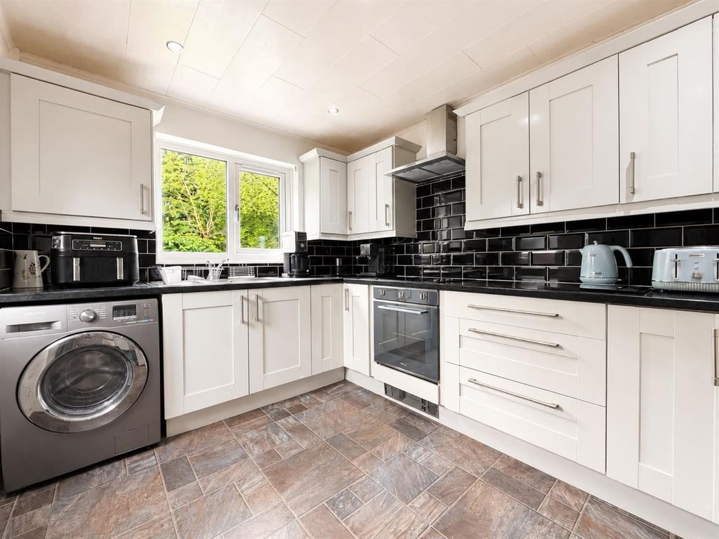Property photo 2 of 18 8