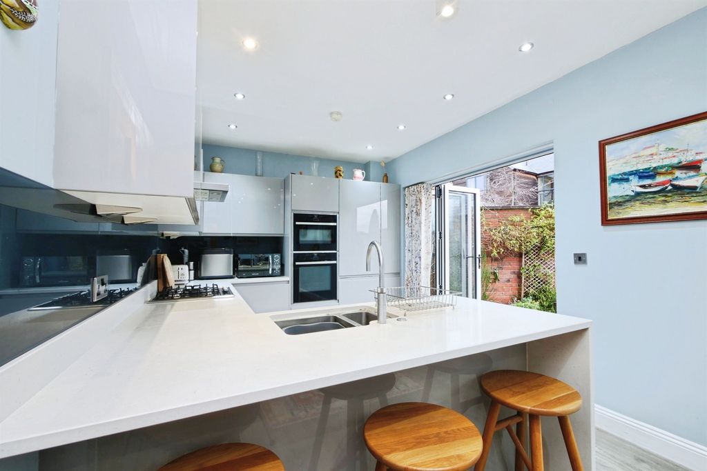 Property photo 3 of 29