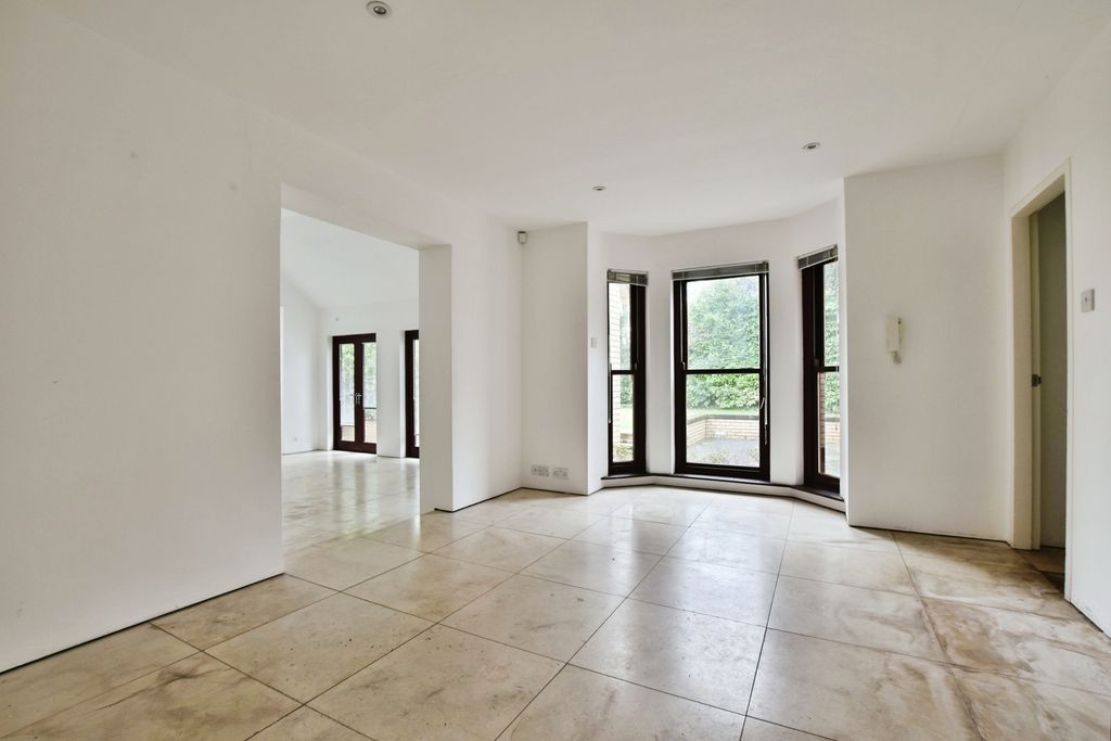 Property photo 3 of 25 Pbox-Img.Jpg