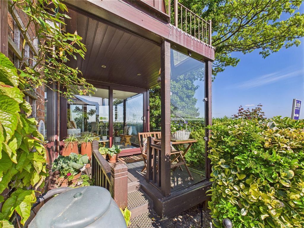 Property photo 2 of 26 Porch/Veranda
