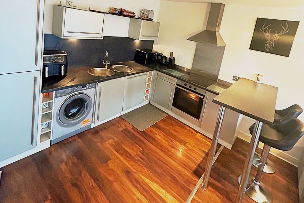 Property photo 3 of 17 Kitchen