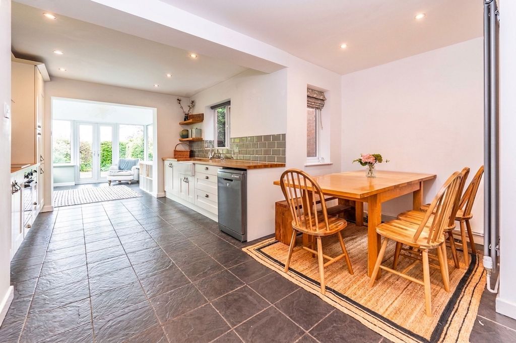 Property photo 3 of 29 Kitchen Diner