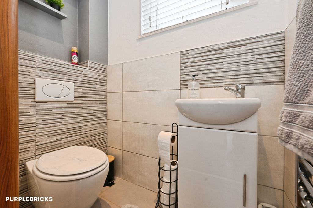 Property photo 3 of 34