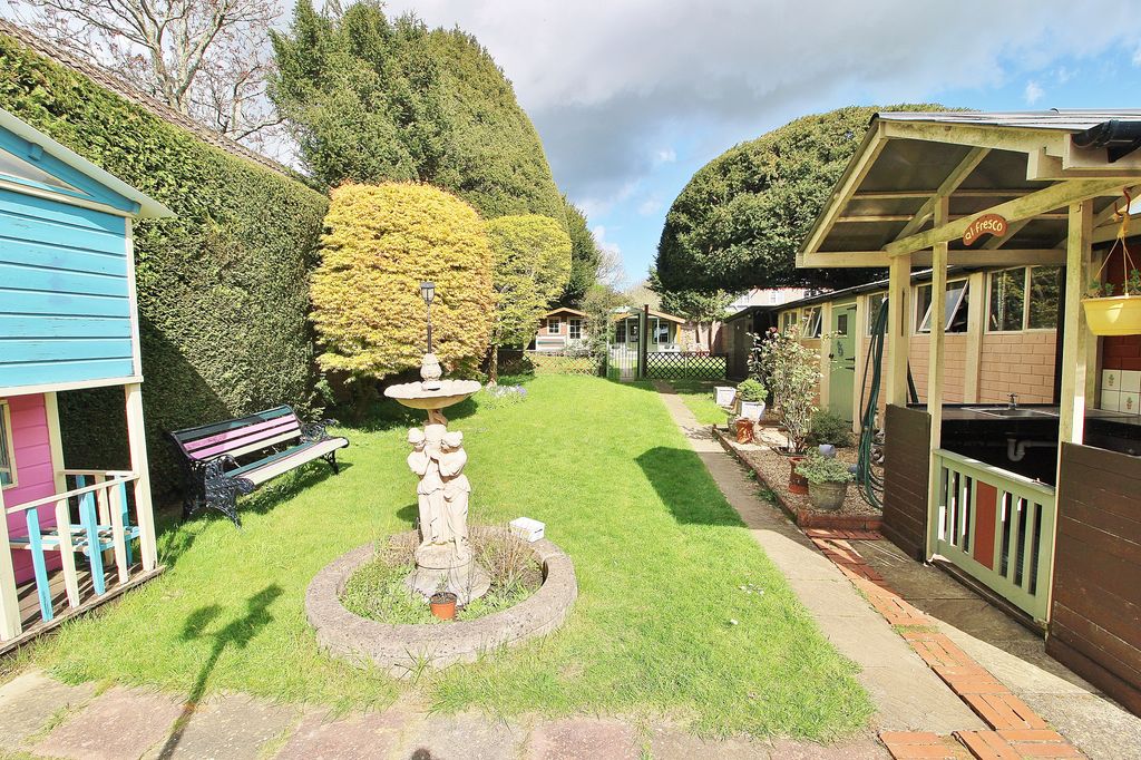 Property photo 2 of 25