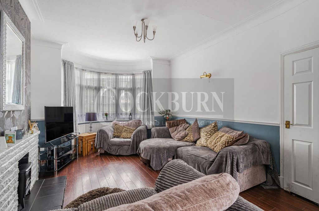 Property photo 2 of 28