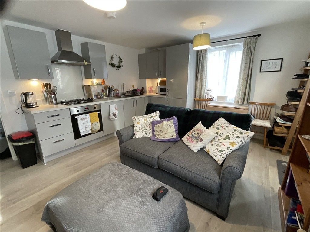 Property photo 2 of 6 Lounge