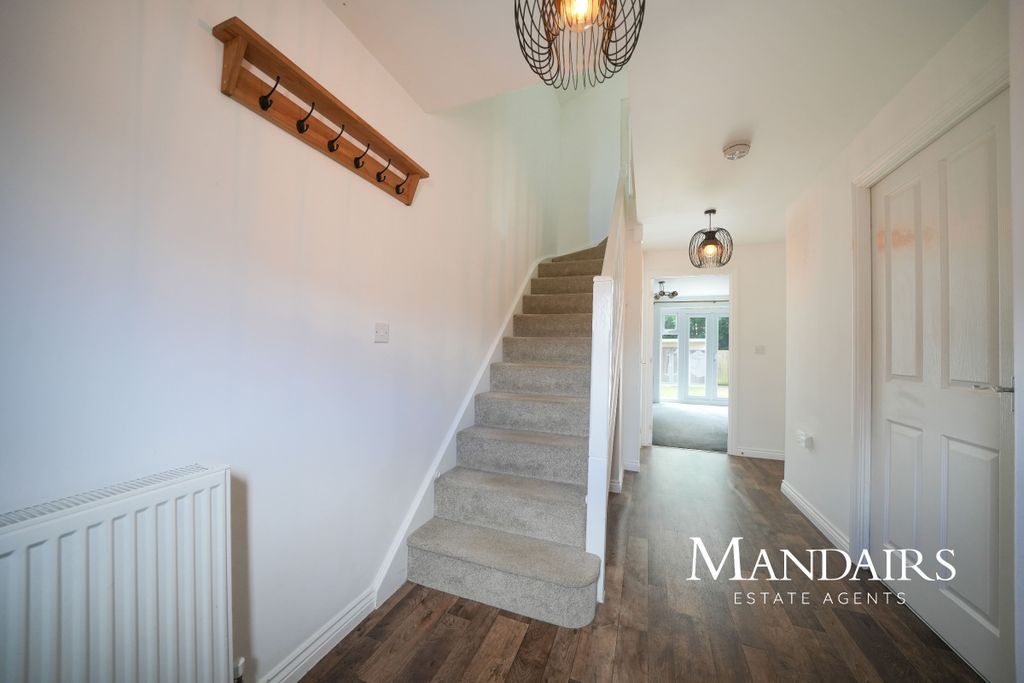 Property photo 2 of 28