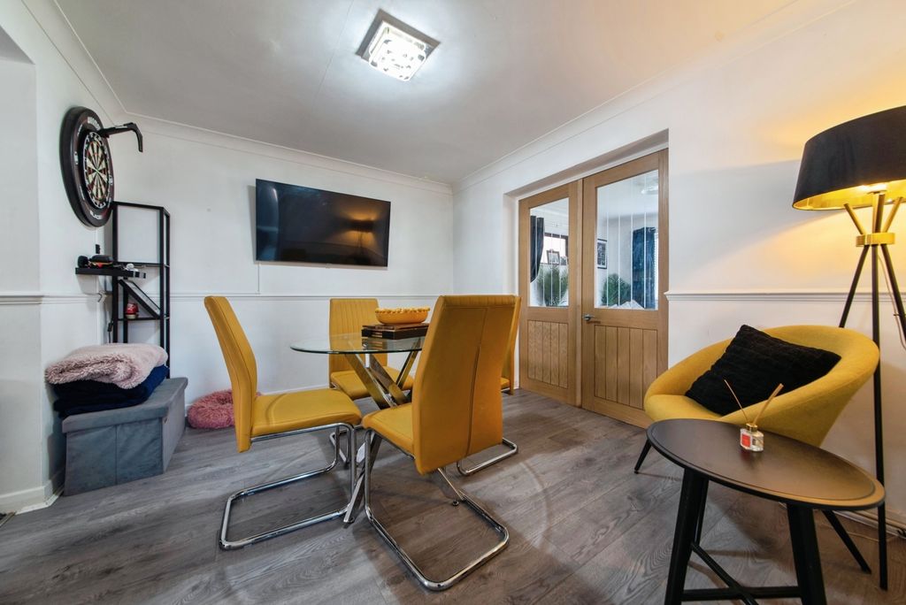 Property photo 3 of 17 Pbox-Img.Jpg