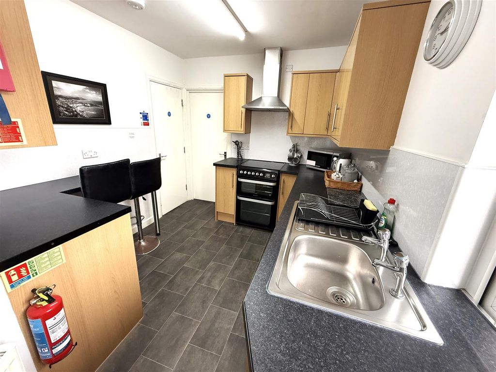 Property photo 3 of 7 Kitchen1.Jpeg