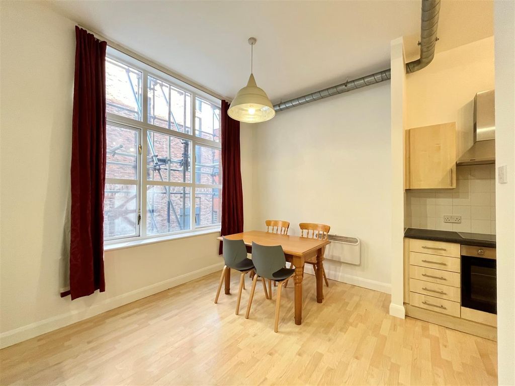 Property photo 3 of 10 Dining