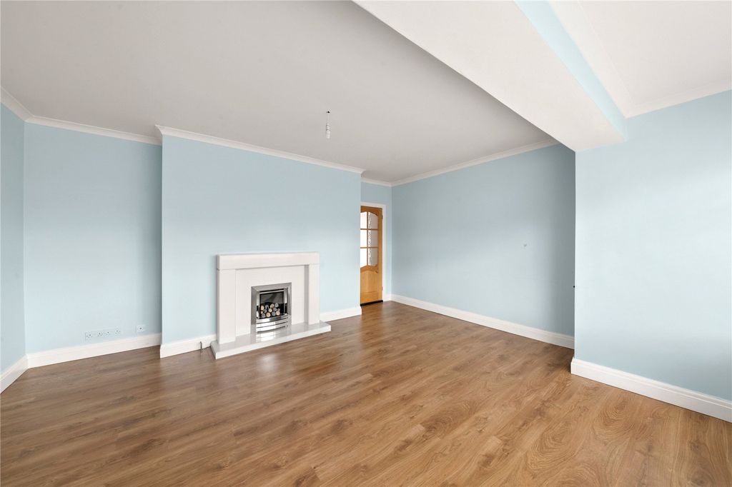 Property photo 2 of 18 Picture No. 24