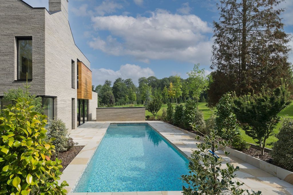Property photo 2 of 23 Swimming Pool