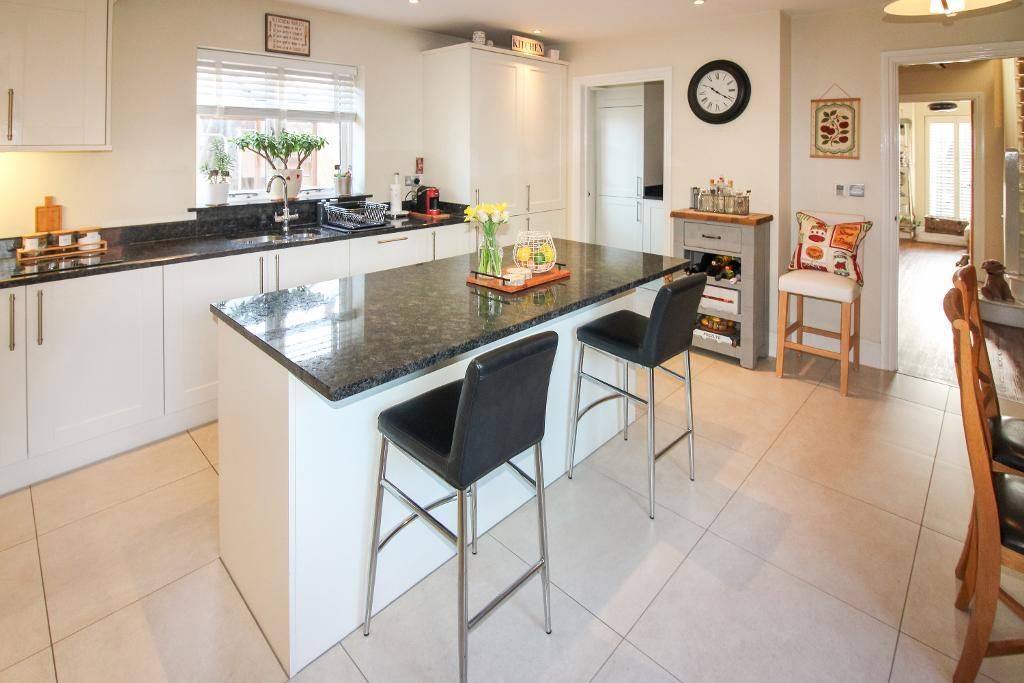 Property photo 3 of 17 Kitchen / Diner