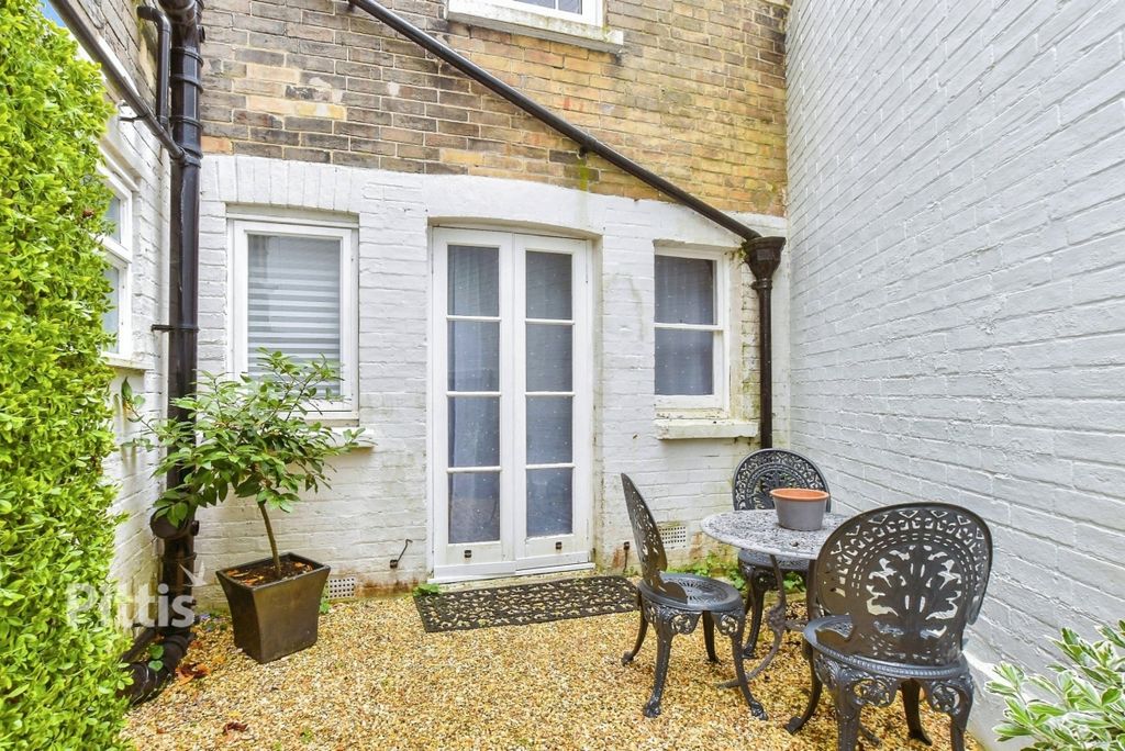 Property photo 2 of 10