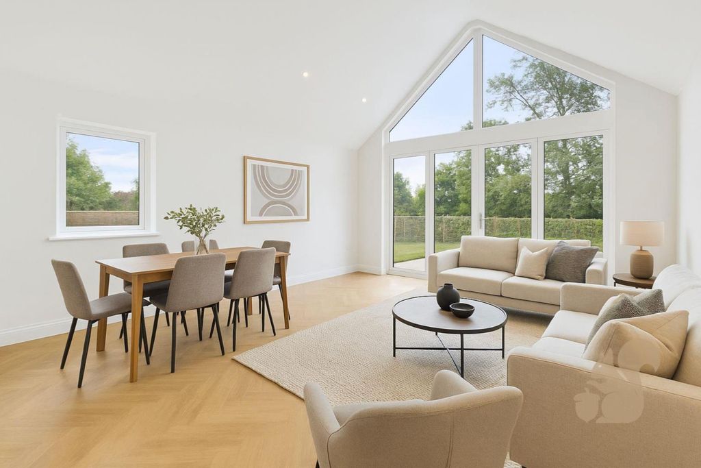 Property photo 2 of 11 Lounge