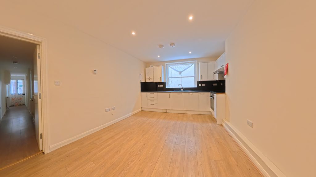 Property photo 1 of 9 Kitchen