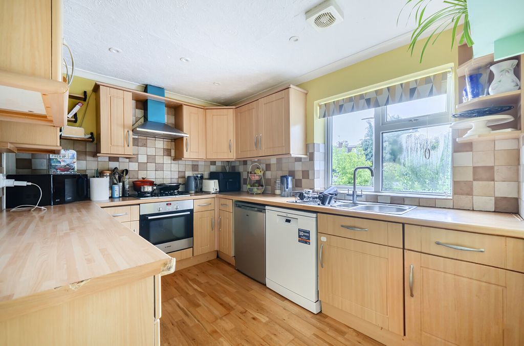 Property photo 3 of 27 1466341-22-6A1E9E...
