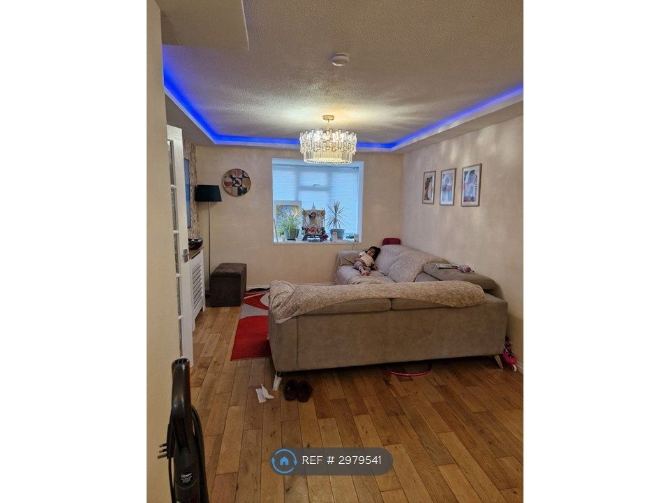 Property photo 1 of 14 Living Room