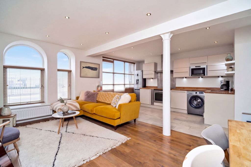 Property photo 2 of 16 Open Plan Living