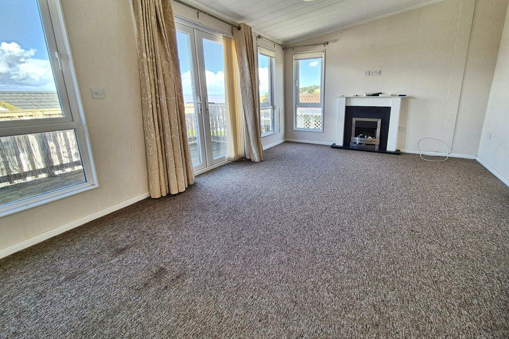 Property photo 3 of 10 Living Room