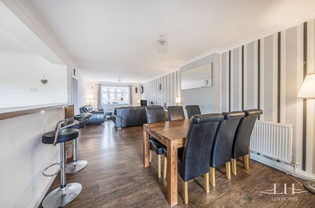 Property photo 3 of 33