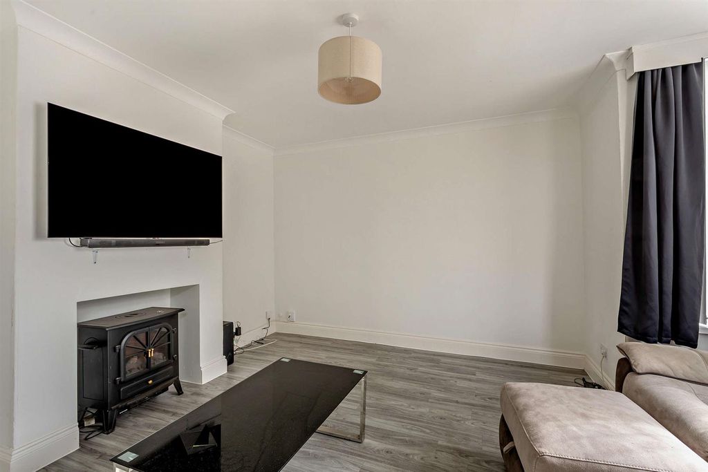 Property photo 2 of 14 8660045-Interior13-800.Jpg