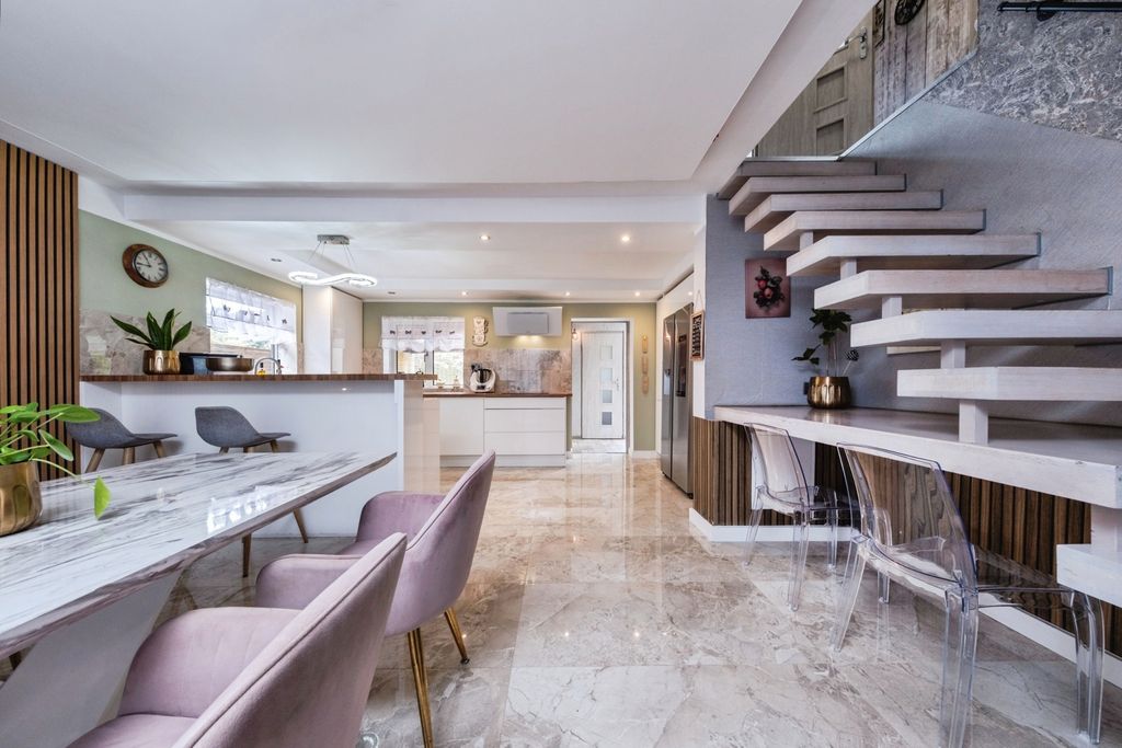 Property photo 3 of 19 Pbox-Img.Jpg