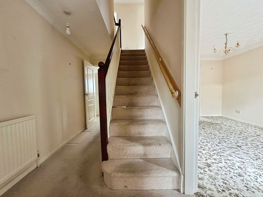 Property photo 2 of 16 Hallway